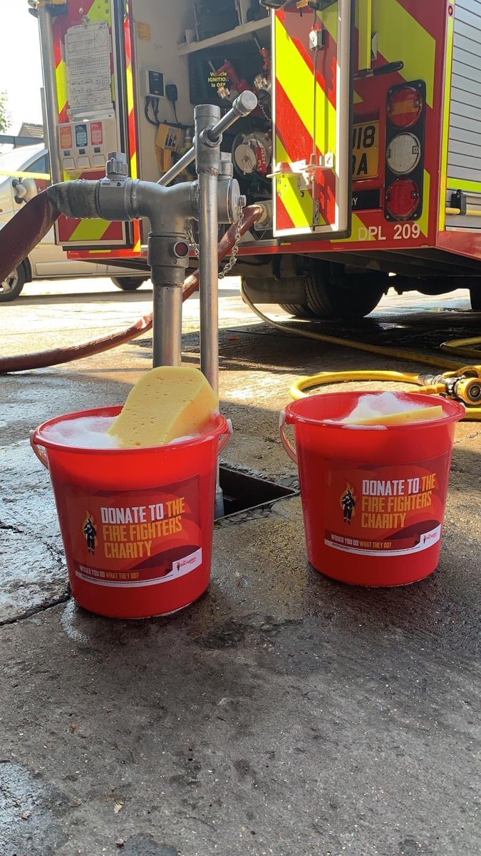 Don't forget - our crews at #Plaistow Fire Station are hosting a charity car wash today 1pm-4pm. Come along to meet your local @LFBNewham firefighters and help us raise money to support @firefighters999 🧽🚗