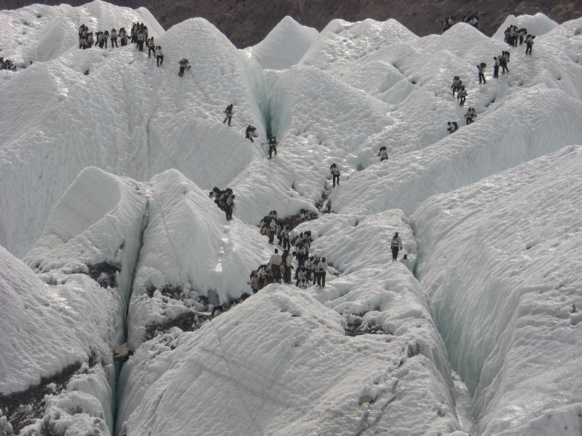 PrakashDes13763's tweet photo. Siachen - a place where even breathing is a challenge. Our soldiers overcome it all to defend our nation.#SiachenDay #PBKSvRR #isitabhinandan #MatrixReserve #Isreal #Trending #trendingstory #BREAKING #BreakingNow #israel #stockmarketcrash #SundayHSR #SalmanKhan #JaiHind #ipl24 https://t.co/JySchdrcDP