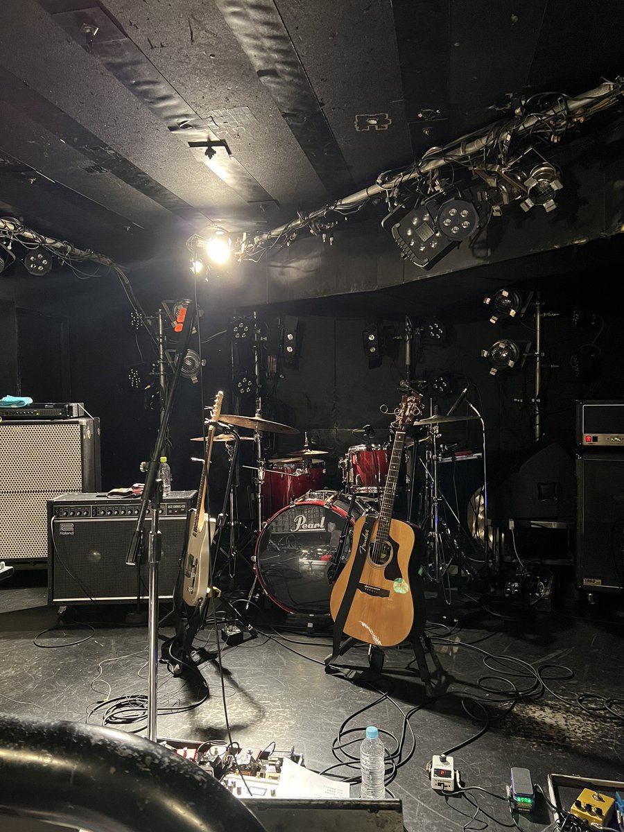 yuzuli416's tweet photo. 3年半ぶりのほたる日和Live🎙️
知ってて聴きに行っているけど毎回「なんて声...✨」って震える🫨バンドメンバーとののんびりした掛け合いも含めて楽しませて貰いました🗣️Liveで聴いたことのない曲多めで新鮮だった🍊
セトリはうろ覚えです📸 https://t.co/aUtMlKbtDn