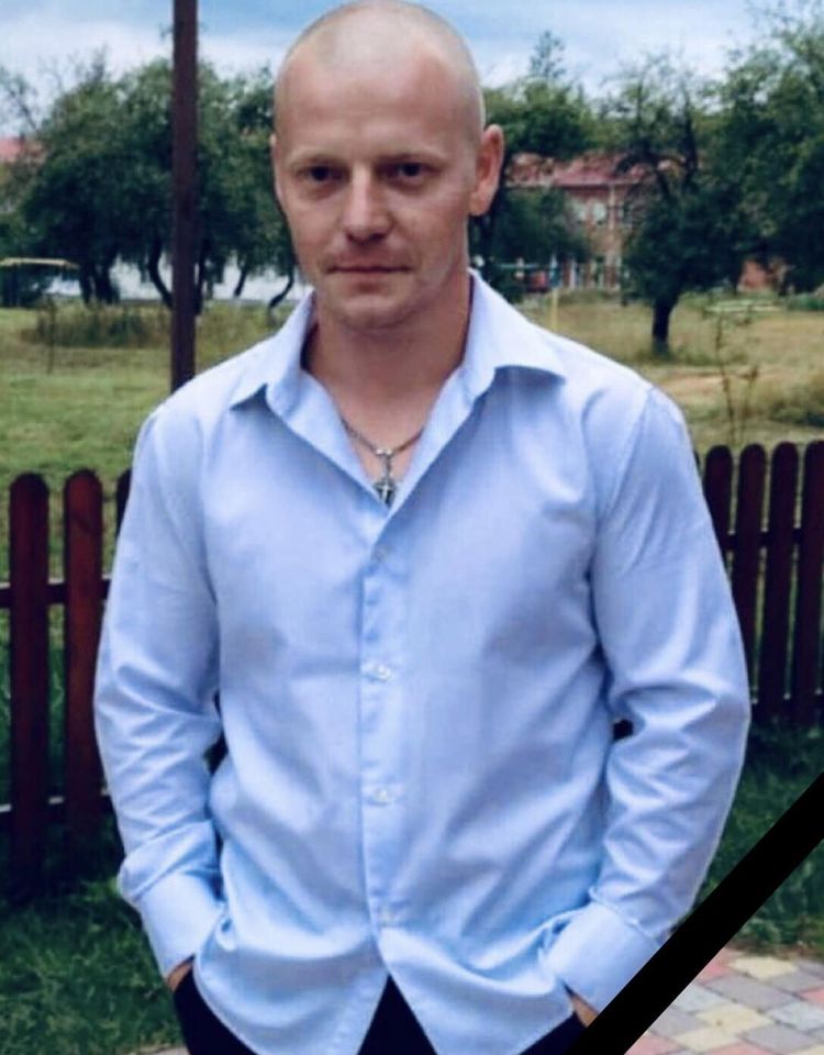pogrebeckij's tweet photo. Вчора загинув Максим Андросенко, житель Новгорода-Сіверського.
Його автомобіль був розстріляний російськими солдатами, коли він доставляв необхідні продукти мешканцям прикордонних населених пунктів нашої громади.
Максим працював експедитором та добровільно ризикував своїм життям, https://t.co/Ecjwuvb3D8