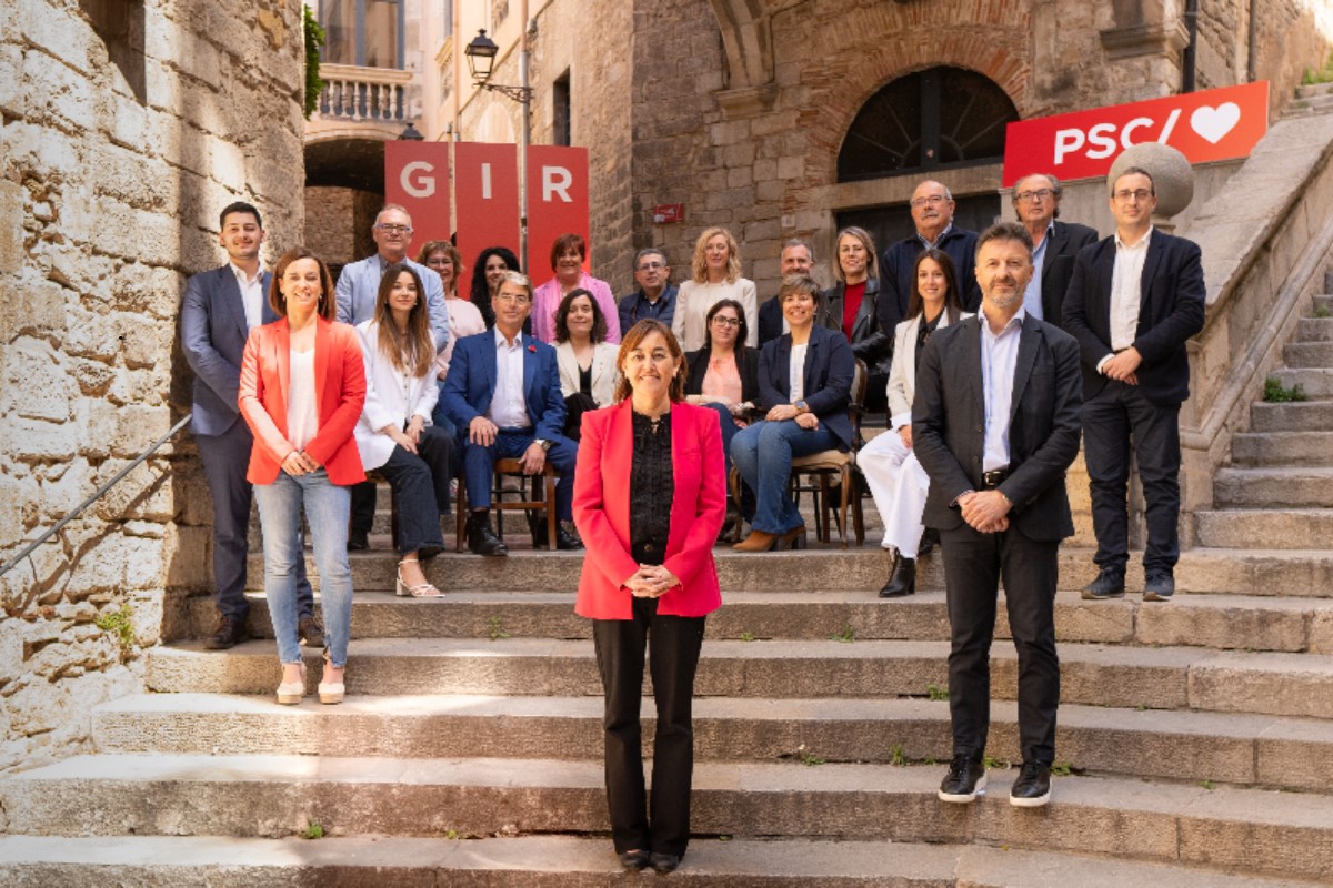 Foto de la candidatura de #Girona encapçalada per @SilviaPaneque de @socialistes_cat amb @UnitsCat. Amb, entre altres, Víctor Puga, @MonicaRiosG_ , @FrancescJesus Becerra i Josep Maria Guinart (#UnitsPerAvançar). Eleccions @parlamentcat #12M #AraTocaCatalunya #AraTocaIlla