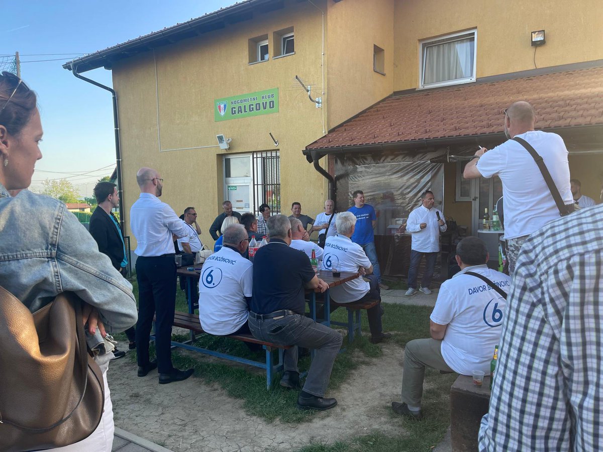 U Samoboru se osim kremšnita skrivaju i ostali kulinarski specijaliteti. Ugodno provedeno popodne s građanima kojima sam pokazao poneki kulinarski potez te smo uživali u finoj hrani, ali nismo pretjerali jer moram biti u formi #ZaSveIzazove 🇭🇷💙