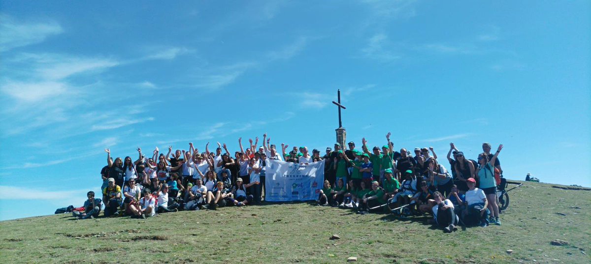FoundationOnat's tweet photo. Hem fet HISTÒRIA! Conquerit el cim del Matagalls (Osona/Vallès Oriental) amb 5 joelettes (cadira de rodes) juntament amb més de 100 persones entre gent amb discapacitat i voluntaris/es. Aconseguit el repte del 14x1000 trekking inclusiu. Anem cap a noves fites. #lesportensfaiguals https://t.co/1l4CcrGcbb