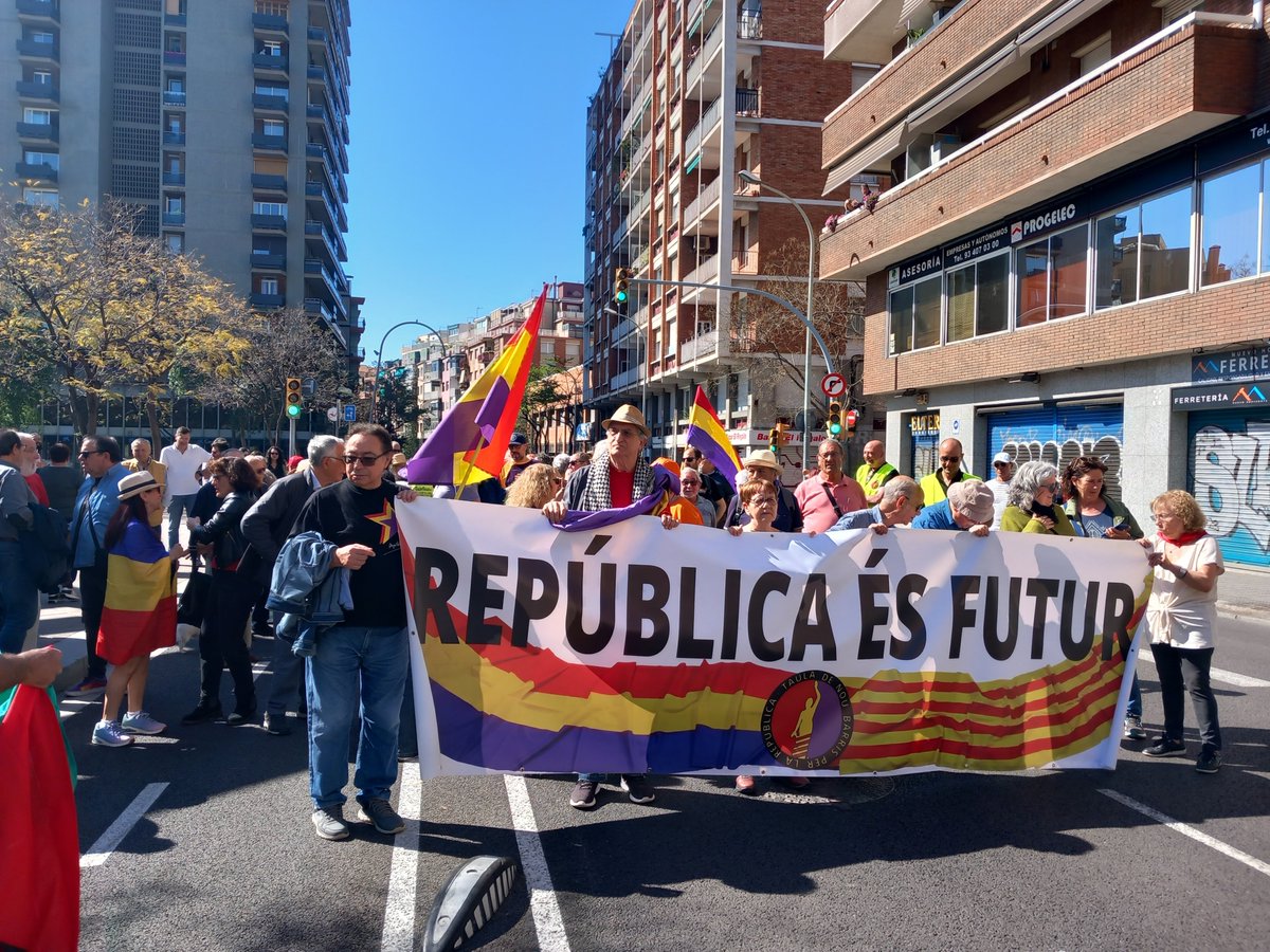 Caminant cap a la Plaça de la República #3aRepublica #9Barris