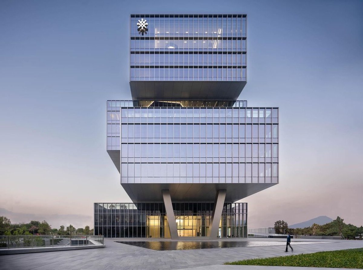 Glassatecture's tweet photo. Highsun Group’s new headquarters in Fuzhou.

📐 @gensler_design 
📸 Rawvision Studio 

#glassatecture #glassisclass #glassarchitecture #glassfacade #glassbuilding #glassart #laminatedglass #temperedglass #screenprintedglass #IGU #glasstoughening #insulatedglassunit #curvedglass https://t.co/0dY2YCIspU