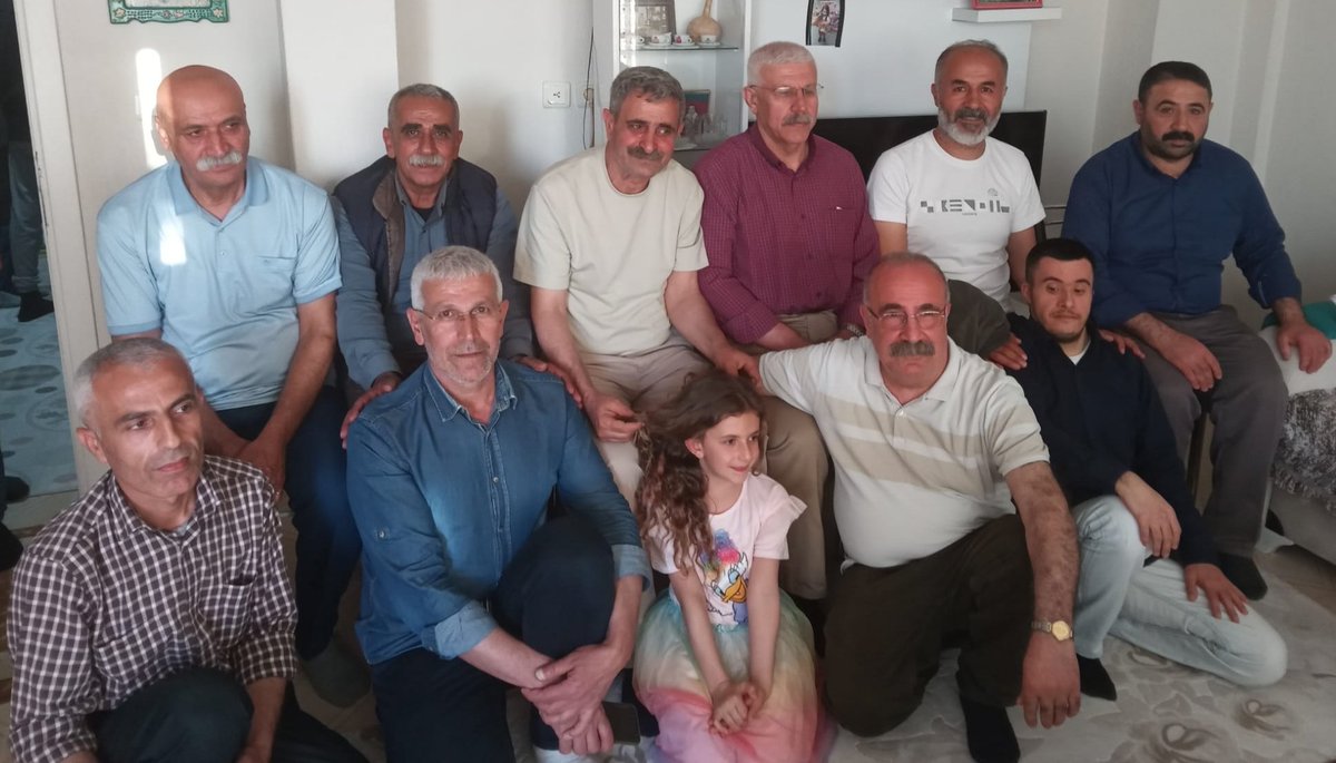 akyuzseyithan47's tweet photo. Resimde görülen 9 insan toplamda 235 yıl cezaevi yatmış... https://t.co/2YRltBEFce