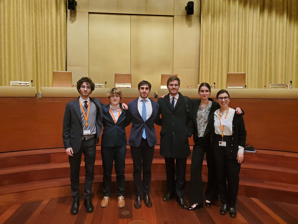 So proud of our students @lawinmaastricht ending top 4 of the 80 teams participating in yesterday’s @elmcCompetition 🇪🇺⚖️ held at Grande Salle of @EUCourtpress in Luxembourg. Many congratulations to students and coaches! 👏🏻