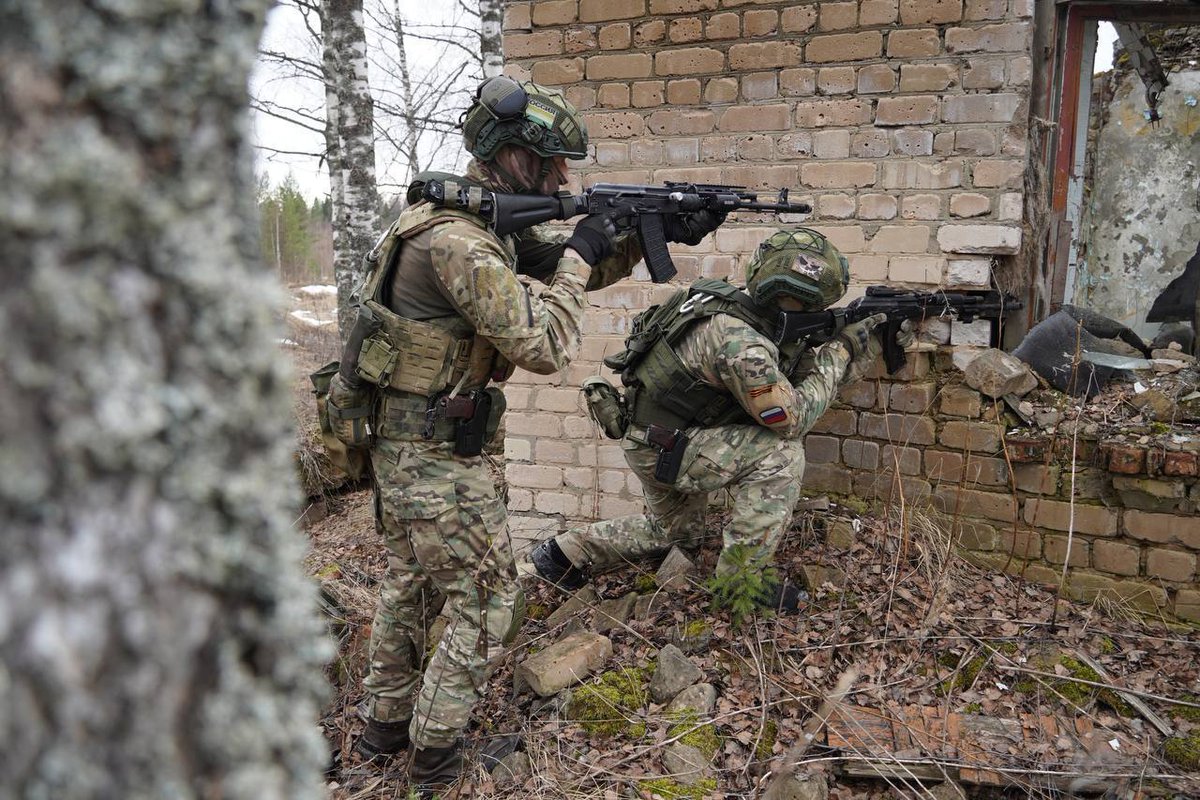 TheGreyPatriot_'s tweet photo. 🇷🇺 Rosgvardia OMON unit "Oplot" from Kostroma during today's training.

#Russia #Russian #Russians #Today #Rosgvardia #OMON #Police #AK74 #LawEnforcement #Military #PY #VSSK #Grach #Kostroma https://t.co/3FWDD1yM7N