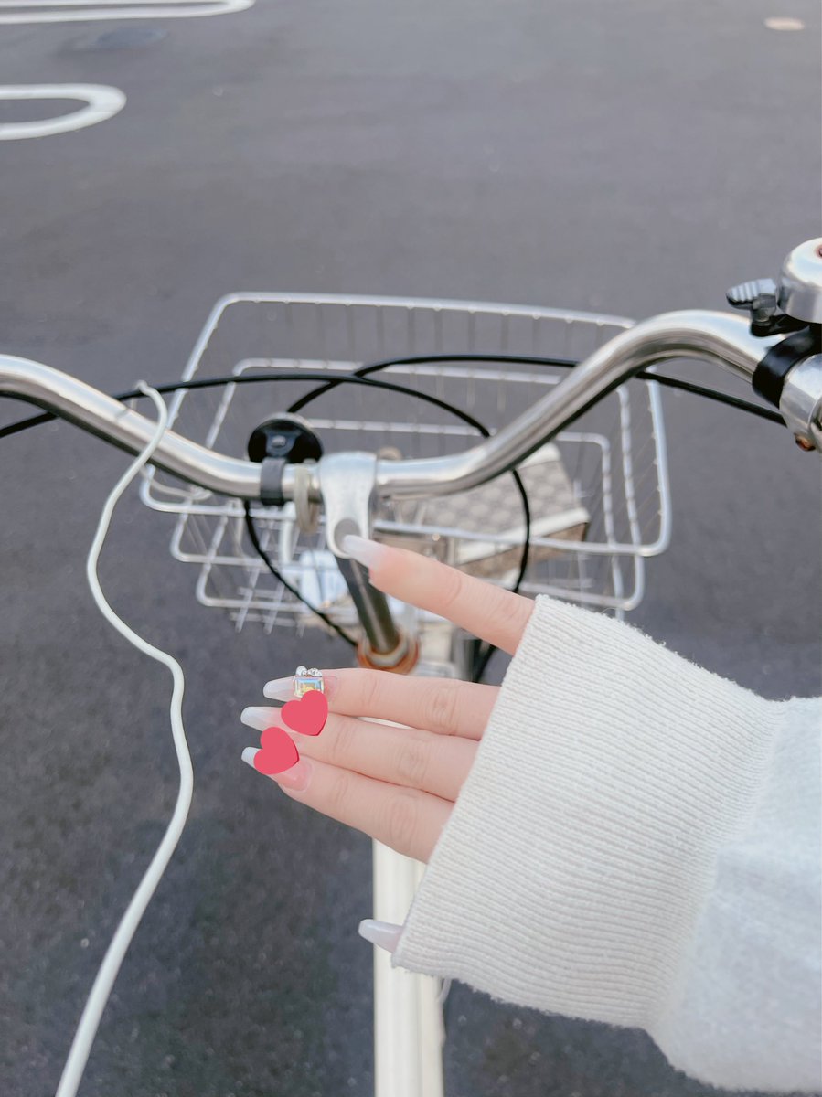stepn_schan's tweet photo. 10年ぶりくらいに自転車乗ったら小指負傷した https://t.co/NmnUybqtrD