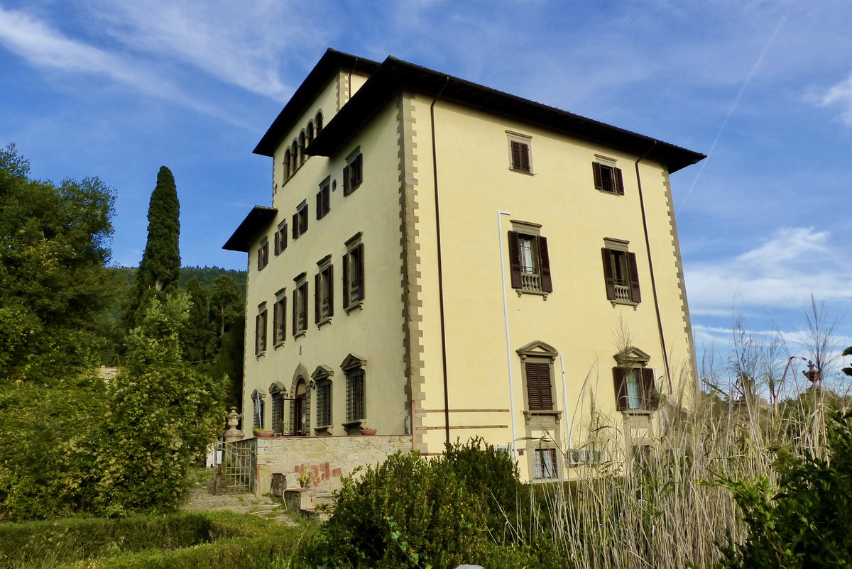 VILLA LA TORRACCIA: Giovedì 18 Aprile alle ore 16 visita guidata ai giardini di Villa la Torraccia, sede della prestigiosa Scuola di Musica di Fiesole. Puoi visitare il  suo giardino chiamando domani Lunedì 15 lo 055 055 dalle ore 9. Posti limitati. comune.fiesole.fi.it/.../visite-ai-…...