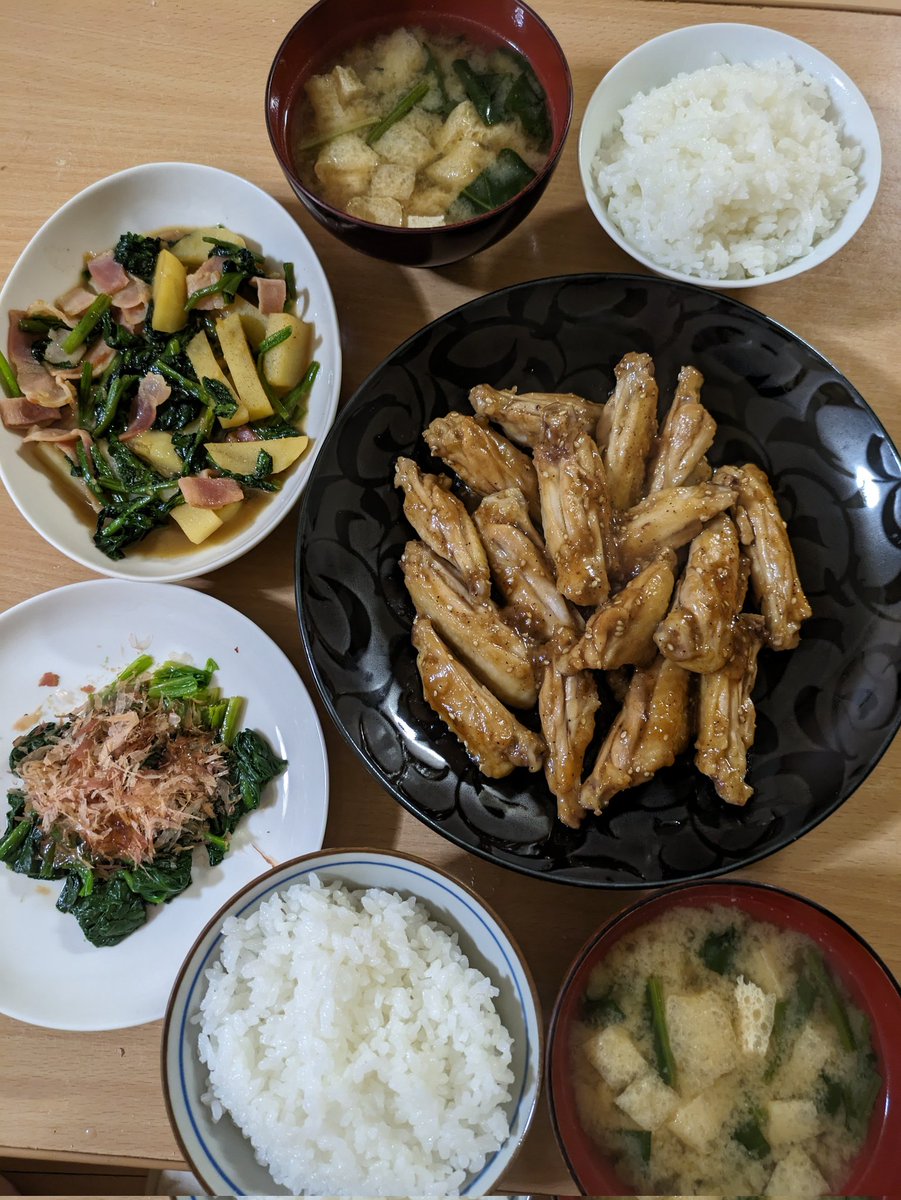 こんばんは🐧🐇 最近の夜飯🍚 髪の毛切って数年ぶりに髪の毛染めようと薬局に、 白髪染め買ってきてしまいました🥹 染めたけど全然わからない🥺 そして暑すぎる🥴 おやすみなさい(:3[▓▓]💤