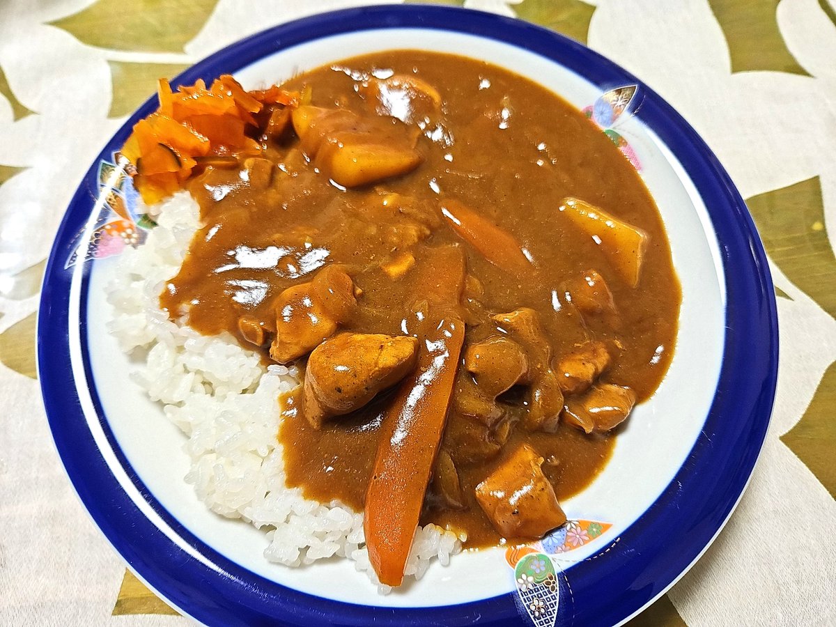 美味すぎてテンション上がった🍛
#至高のカレー  #リュウジのバズレシピ  #カレー  #カレーの日  #おうちごはん𓎩𓌉𓇋  #晩ごはん  #夕食  #料理男子  #料理好きな人と繋がりたい  #飯テロ