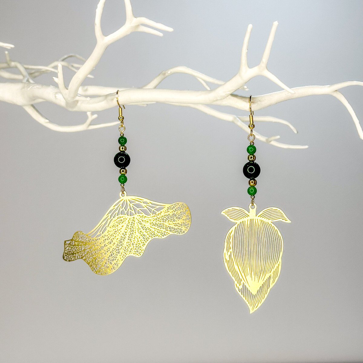 Mismatched Earrings - Lotus Bud & Leaf In Gold Coloured Metal With Jade Beads japangiftsuk.etsy.com/listing/167430… #MHHSBD #Handcrafted #JapanGifts #earlybiz #handmadehour #CraftBizParty #giftideas #UKCraftersHour #ShopSmall #UKGiftHour #UKGiftAM #inbizhour #smallbusiness #CelebsForSmallBiz…