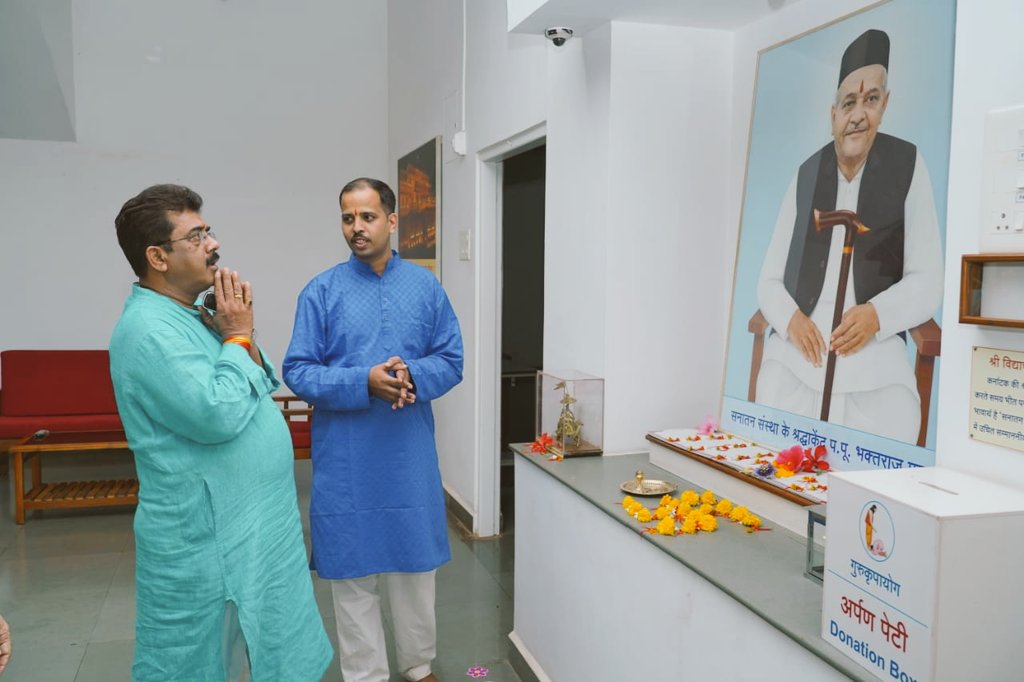 State President of BJP Goa @ShetSadanand visited the Sanatan Ashram in Ramnathi, Goa to mark the 25th anniversary of @SanatanPrabhat along with Sanjeev Desai. He embraced the serene atmosphere, expressing profound peace. He lauded the dedicated efforts of ashram seekers towards…