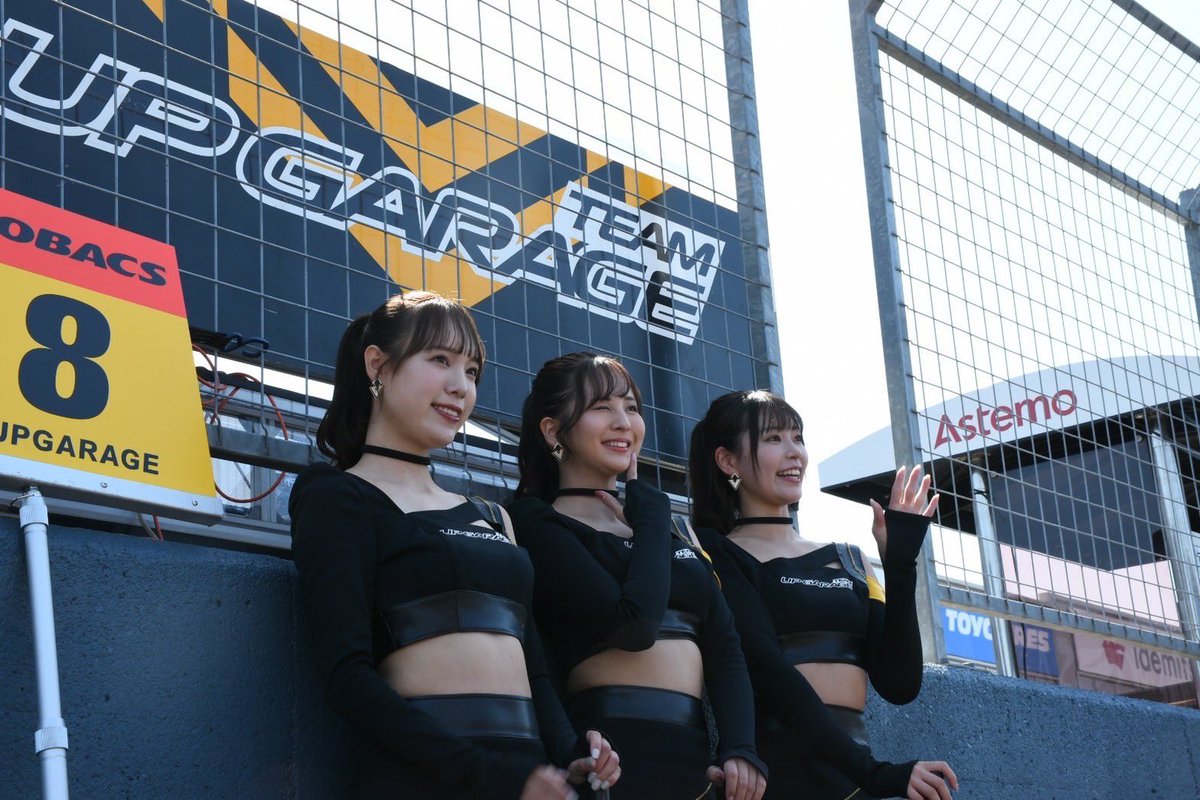 SUPER GT 開幕戦 お疲れ様でしたー！ TEAM UPGARAGEは16番手でチェッカーを受けました🖤 みんな暑い中応援ありがとうございます。 横断幕もあびるんって声かけも全て嬉しくてやっぱりレース大好きです☺️ 次戦富士でまたお会いしましょう🤍 #SUPERGT #スーパーGT