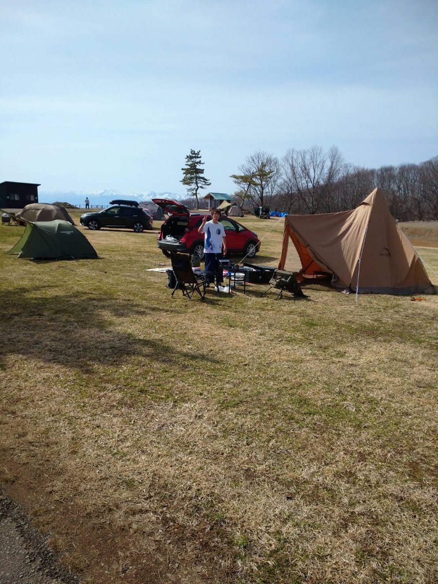 pitao86's tweet photo. 今週のキャンプはスカイリゾートキャンプ場でした。
ちょっと寒かったけど景色が良かった！
夕飯はトンカツ揚げた
#スカイリゾートキャンプ場
#キャンプ https://t.co/W6p4pYl9zo