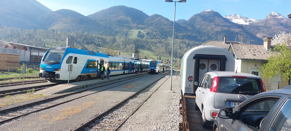 Na postaji / Bahnzeit in Bohinjska Bistrica.@lakebohinj @slozeleznice #bohinjskaproga