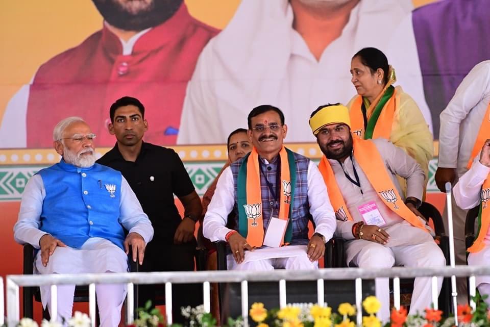 buntyviveksahu's tweet photo. अबकी बार, छिंदवाड़ा भी मोदी का परिवार
मोदी की गेरेंटी है, छिंदवाड़ा से भाजपा को विजयी बनाना है और छिंदवाड़ा में भी पूरे देश की तरह विकास की गंगा बहाना है 🪷🪷🪷🪷🪷🪷
#NaMo #NarendraModi #ModiKaParivar #Chhindwara #chhindwaracity https://t.co/gN9RHNJ74f
