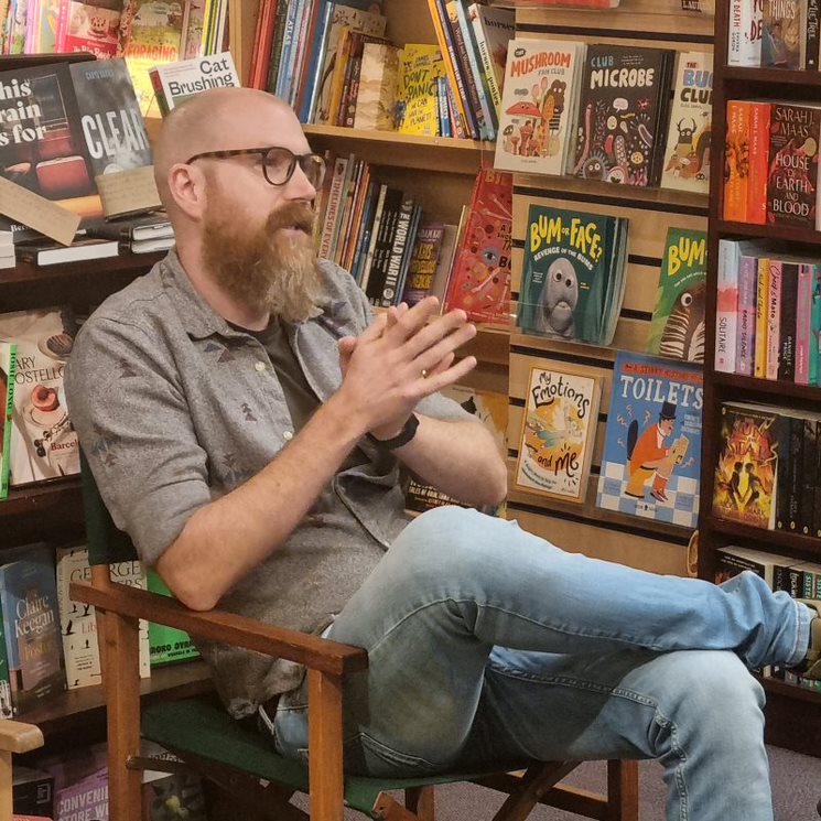 We had a fascinating evening on Friday with Isabelle Kenyon (@kenyon_isabelle) and Elliot J Harper, two authors from our Indie Publisher of the Month, Fly On the Wall Press (@fly_press). It was great hearing how books come about, from submission to publication. Thanks, both :).