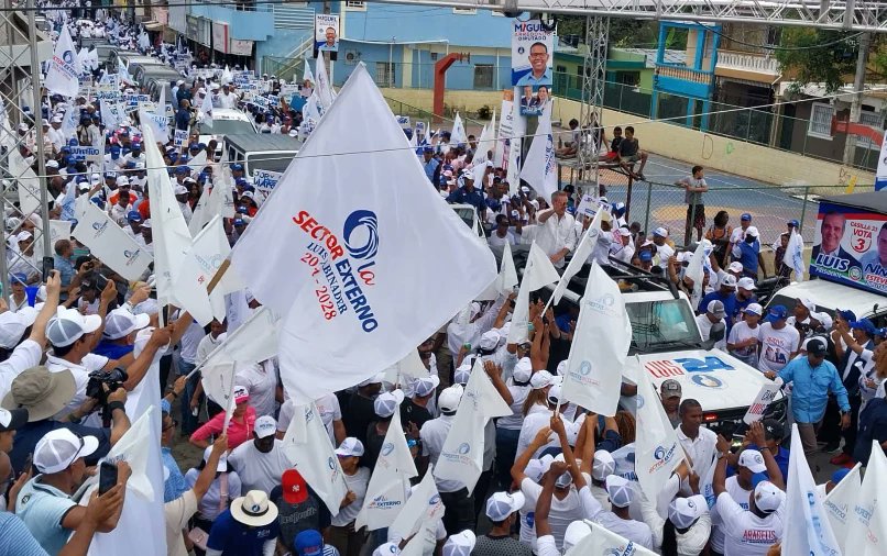 RedesdelCambio's tweet photo. Marchas-caravanas realizadas en Hato Mayor y en San Pedro de Macorís. El Sector Externo oLA, Coordinado por el Dr. @SantiagoHazim se lanzó a las calles en respaldo a nuestro Sr. Presidente @LuisAbinader. https://t.co/CbFNyUyF8j