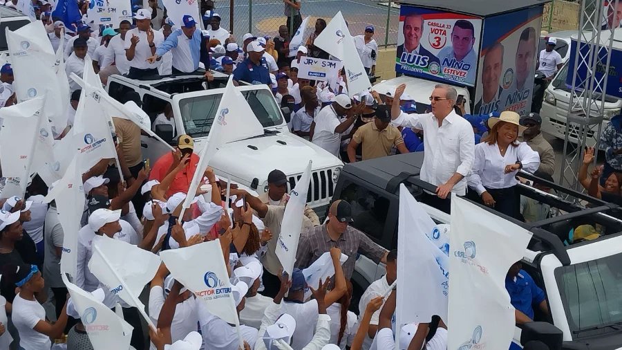 RedesdelCambio's tweet photo. Marchas-caravanas realizadas en Hato Mayor y en San Pedro de Macorís. El Sector Externo oLA, Coordinado por el Dr. @SantiagoHazim se lanzó a las calles en respaldo a nuestro Sr. Presidente @LuisAbinader. https://t.co/CbFNyUyF8j