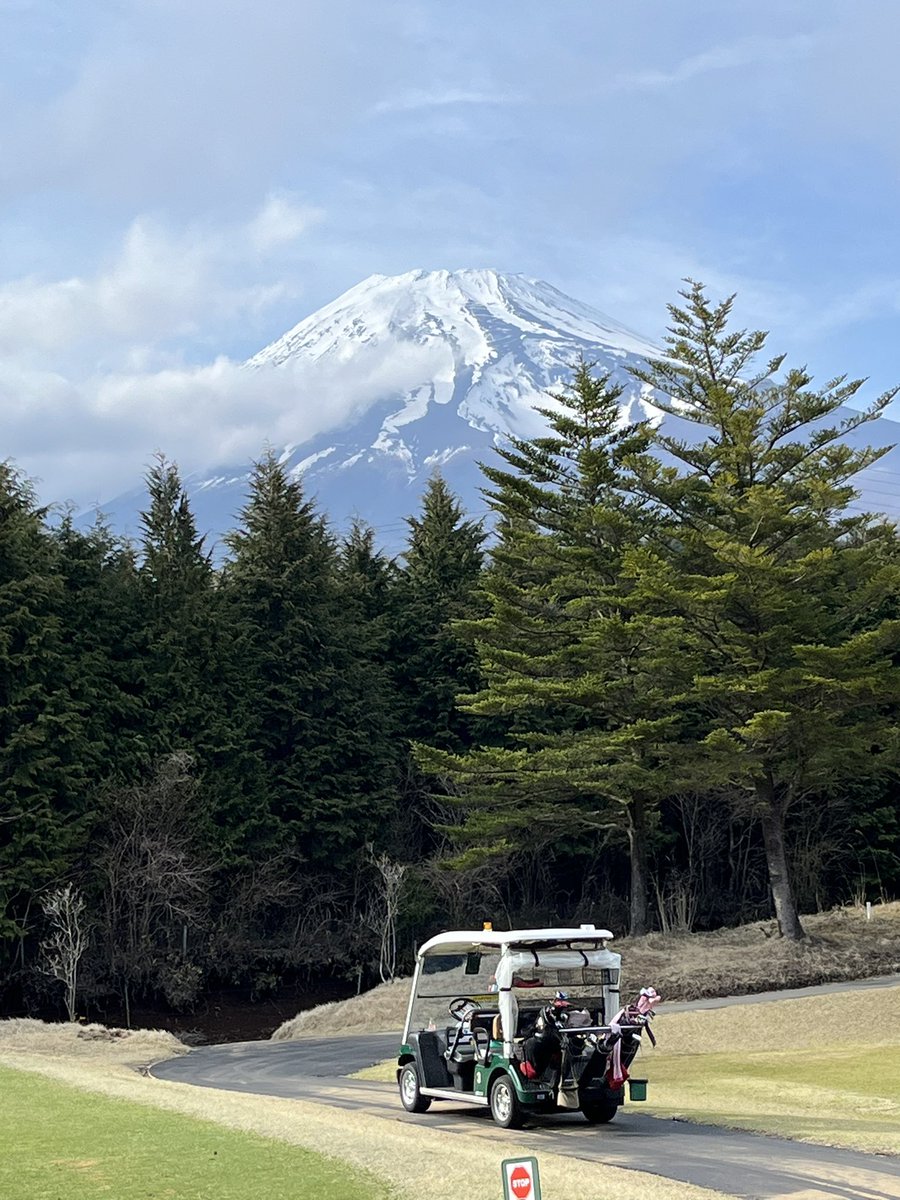 abrcchi's tweet photo. 今年の富士山ラウンド終了

初日、十里木カントリーは雲で気温は低く富士山は後半に見えました。

翌日、南富士カントリーで晴れからの前半富士山みれました。 https://t.co/hJSArhS3aO
