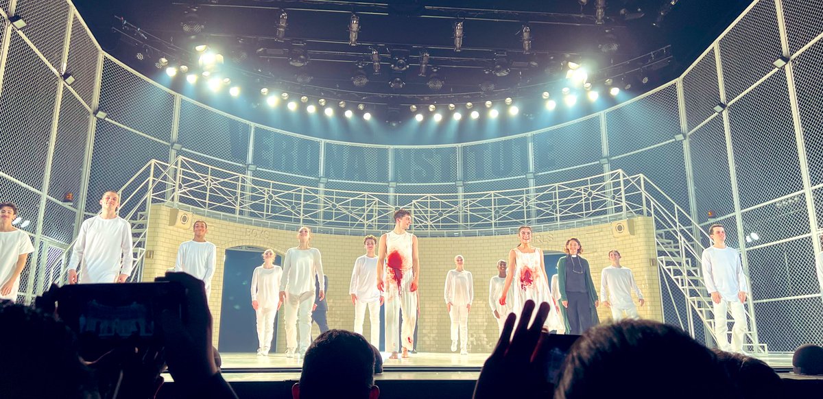 Moasy's tweet photo. 今日はマシュー・ボーンの『ロミオ＋ジュリエット』
初バレエ。めちゃくちゃ良かった！
ダンスパーティで看守がいなくなったあと羽目を外すところで一気に心掴まれました😳
#マシューロミジュリ https://t.co/jwWcRwtpS4