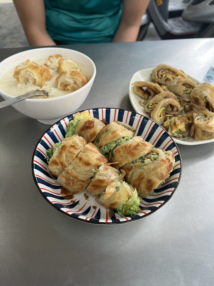 yap_brooke's tweet photo. My brother and I have been eating our way through Taiwan 😋 https://t.co/932hSOCO0i