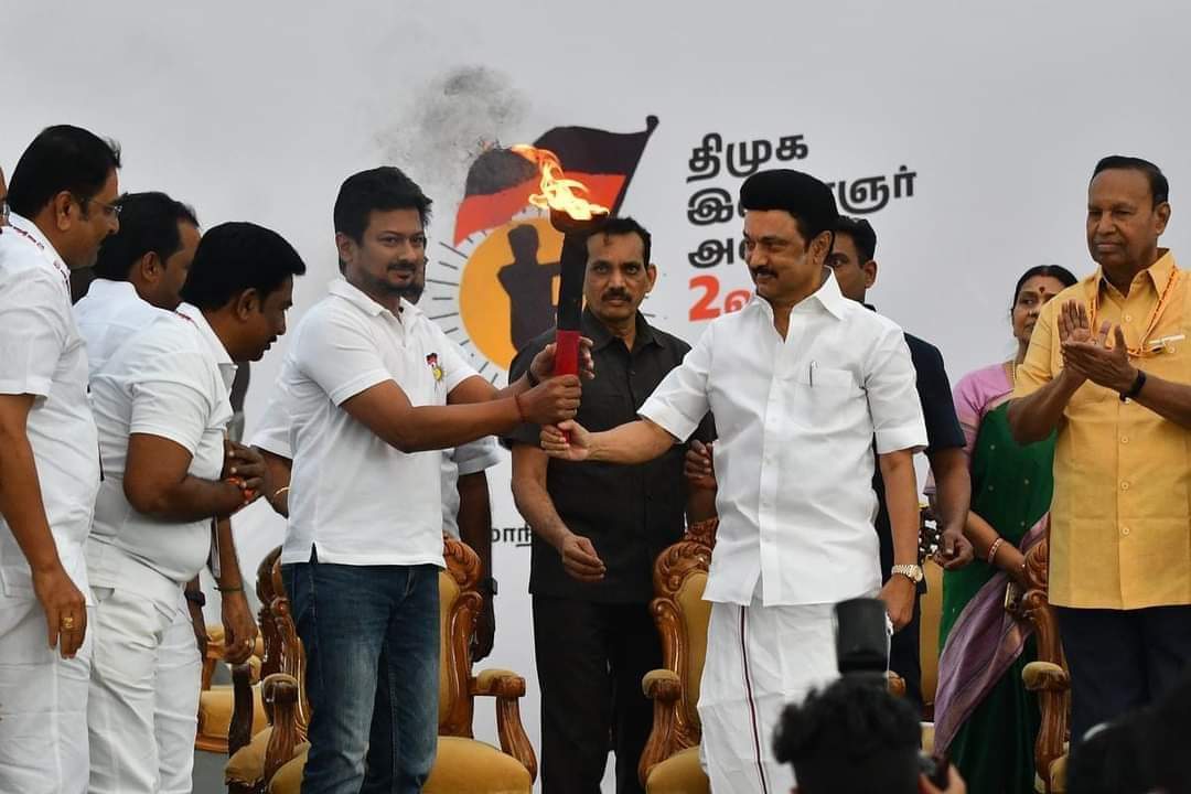 Shibin_twitz's tweet photo. இன்று வினியோகம் செய்யப்பட்ட ஆவின் பால் பாக்கெட்களில் தமிழ் புத்தாண்டு நல் வாழ்த்துக்கள் என்று கூட இருந்து இருக்க வேண்டாம் ,

சித்திரை திருநாள் நல்வாழ்த்துக்கள் என்று கூட பிரிண்ட் செய்யப்படவில்லை .

மூன்று நாட்கள் முன்பு இனிய ரமலான் நல்வாழ்த்துக்கள் என்று பிரிண்ட் செய்யப்பட்டு இருந்தது .

இனியும் புரியாதவர்கள் தெரியாதவர்கள் பற்றி பேசி பயன் இல்லை .