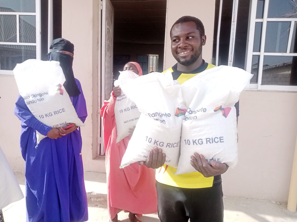 FomwanB's tweet photo. FOMWAN Bauchi State was supported by the ADF with 1000 bags of rice of 10 Kg to support it vulnerable registered members across the 20 LGAs. FOMWAN Youth, CAN, Nasfat, Qadiriyya, Tijjaniyya and others are among the beneficiaries. https://t.co/V4i70AOD54