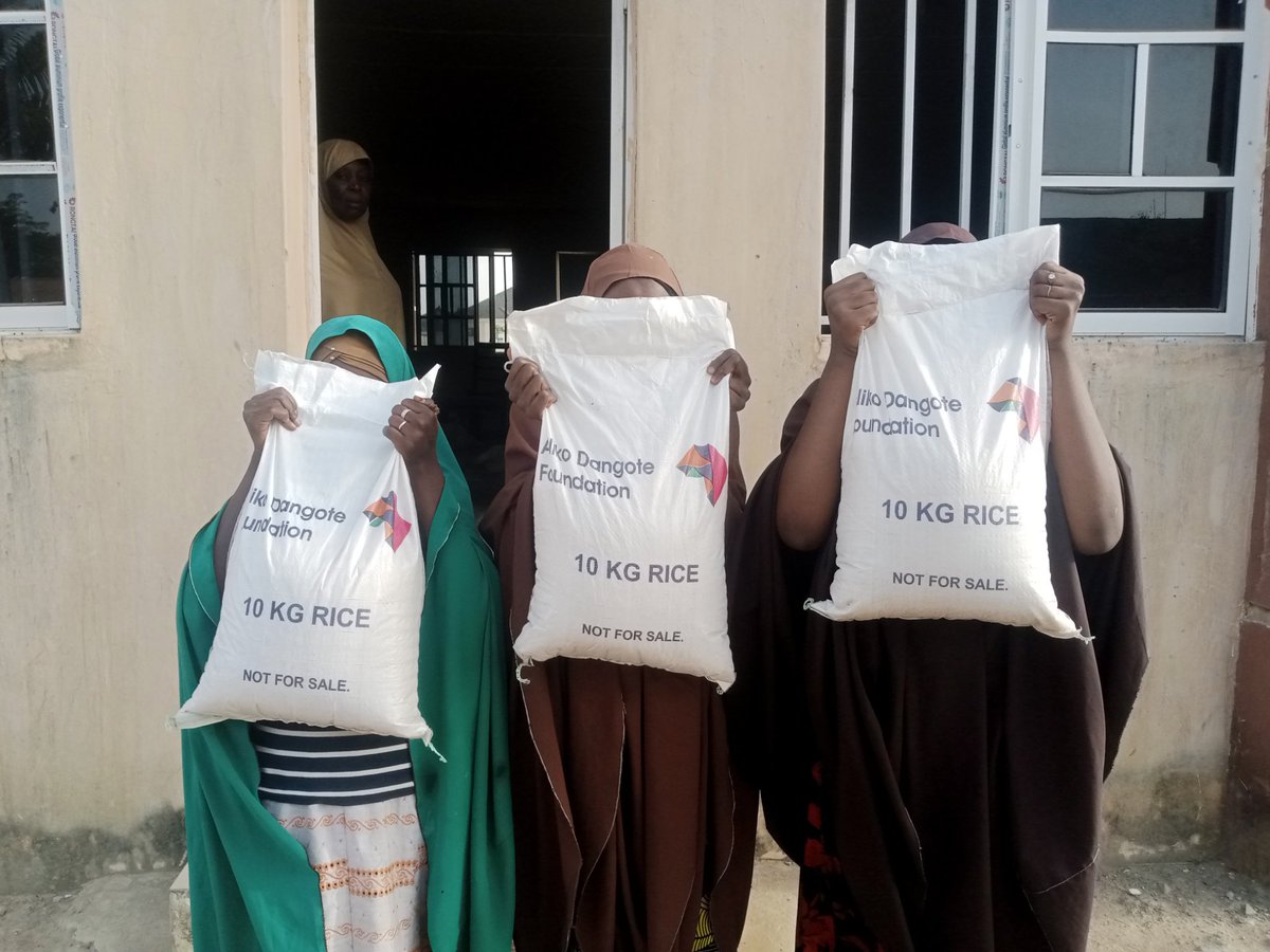 FomwanB's tweet photo. FOMWAN Bauchi State was supported by the ADF with 1000 bags of rice of 10 Kg to support it vulnerable registered members across the 20 LGAs. FOMWAN Youth, CAN, Nasfat, Qadiriyya, Tijjaniyya and others are among the beneficiaries. https://t.co/V4i70AOD54