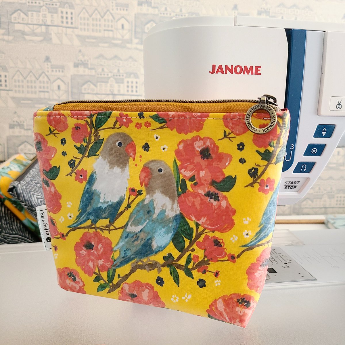 Love Birds 🐦 🩷 bold, colourful and waterproof too, new make up bags in laminated organic cotton coming with me to the @AttenboroughAC Craft & Art Fair on 27th April. #Leicester #Leicestershiremaker #madeinleicestershire #Janome