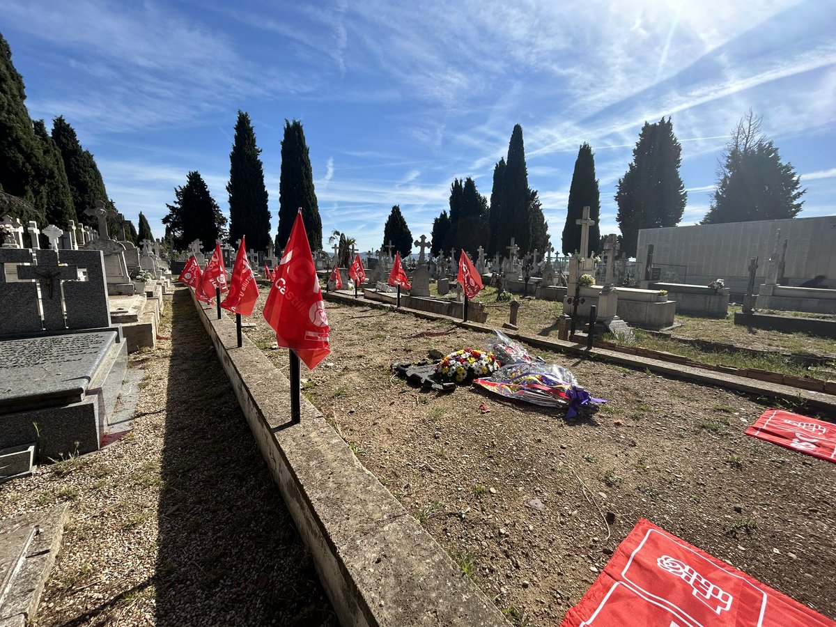 💜💛❤️ conmemoramos hoy, #14deAbril, el día de la República española en la fosa común donde se han encontrado los restos de decenas de ugetistas y socialistas represaliados por el régimen franquista. Solo la verdad, la justicia y la reparación garantizan la justicia democrática