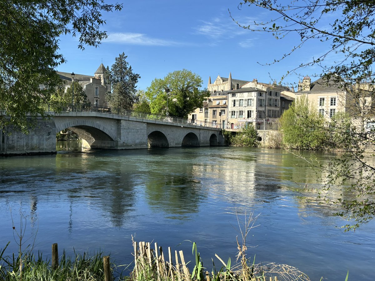 Bon dimanche #Poitiers 🚲☀️😎📸