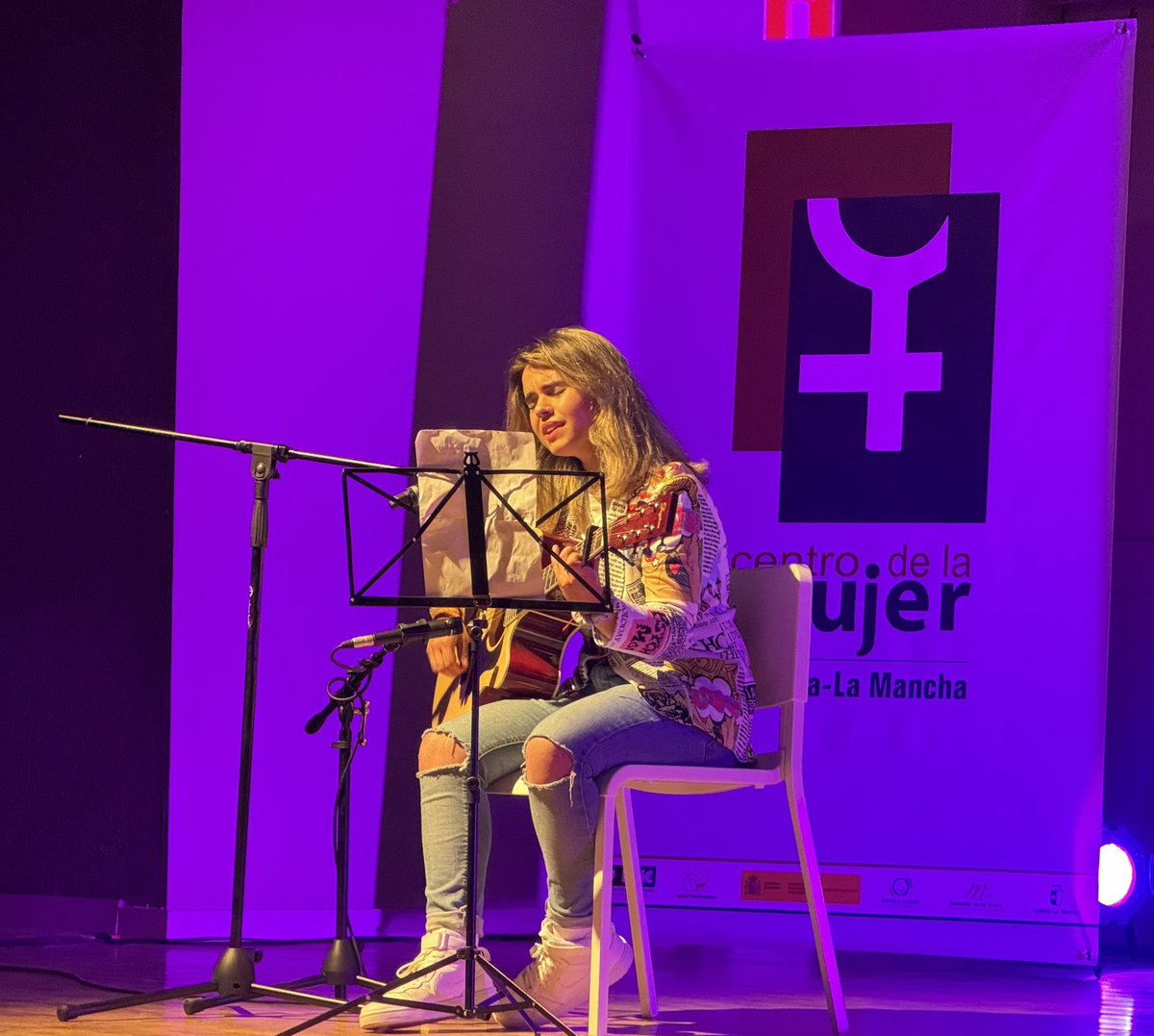 psoehellin's tweet photo. 🙌🏻Gracias por guiar y educar a nuestras futuras generaciones en valores tan importantes para nuestra sociedad.

👏🏻Felicidades a Paula de Copas, Marthika y STG Estudio por ponernos la banda sonora. Qué maravilla de actuaciones!!🎶💃 https://t.co/qrN8TtvIoQ
