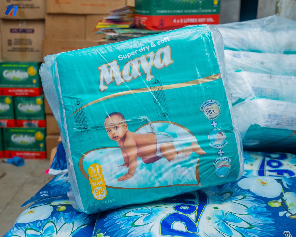 akezanet's tweet photo. 🔴 Nouveauté : Le Savon en poudre #DOFFI de 5Kg est déjà sur le marché.
===================
Alors que les gens peinaient à joindre les deux bouts du mois suite aux petits lots de savon DOFFI ( 200g et 500g), le Magasin Chez Paul vient d’innover en amenant sur le marché une nouvelle gamme de DOFFI de 5Kg. Il s’agit d’une gamme de savon bleu, qui peut durer tout le mois sans avoir en acheter d’autre. Maintenant, presque toute la ville de @MairieBuja utilise ce savon. C’est de bonne qualité, moins cher et disponible sur tous les marchés du Burundi ( Cotebu, Siyoni, Kanyosha,etc et à l’intérieur du pays.)
Ceux qui ont déjà utilisé ce savon affirment que ça délave pas les habits, ça brûle pas la peau car, pas trop d’acide en soi. Le savon DOFFI peut tout faire : la lessive, nettoyage de véhicules ou bien la toilette. Pour ceux qui veulent se procurer de ce savon, rendez-vous au centre-ville de Bujumbura, en face du parking des Bus de Musaga, tout près de la Banque #BNDE. Ou bien appelez au 62 56 14 32 ou 62 19 52 98.
Là-bas, vous y trouverez aussi deux sortes de couches pour les bébés dénommés Softcare et Maya, imbattables sur le marché. Ces dernières sont des couches très sollicitées et recherchées actuellement, grâce à leur qualité et à leur prix abordable. Elles sont utilisées dans tous les pays de la sous-région et dans d’autres pays d’Afrique.
Soulignons aussi la présence des serviettes hygiéniques pour les femmes, intitulées « SoftCare Pads ». Celles-ci sont reconnues pour leur bonne odeur constante, permettant aux utilisatrices de sentir bonnes durant toute la journée ou la nuit. Leur caractère de parfum et leur bon prix les distinguent des autres Pads sur le marché. Elles ont aussi une longue garantie, allant de 3 à 4 ans.
#lesbeautesdecheznous #akezanet #DOFFI #Burundi