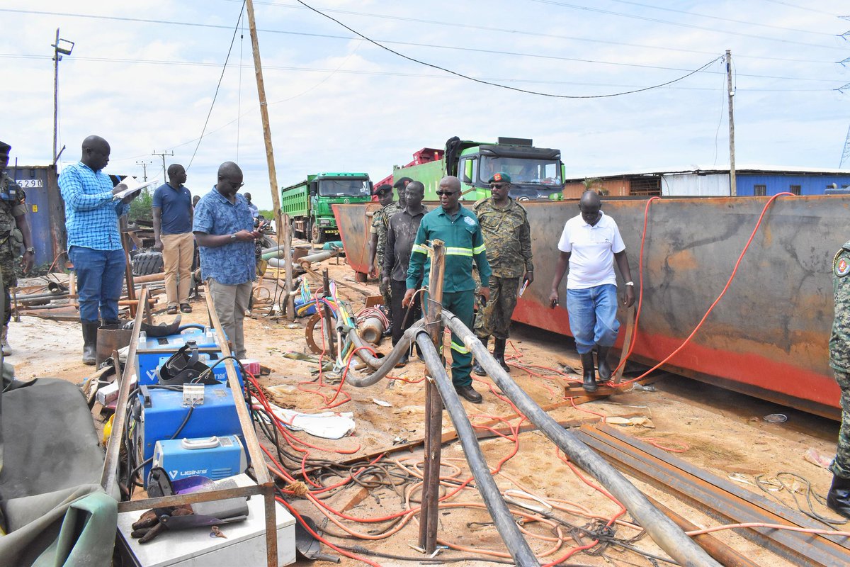 Illegal mining In Lwera wetland , several arrested,trucks and other multi million equipment impounded as both @AntiGraft_SH and @nemaug swings into action, In fulfilling it's mandate and implementing the presidential directive similar operations is being conducted in the country