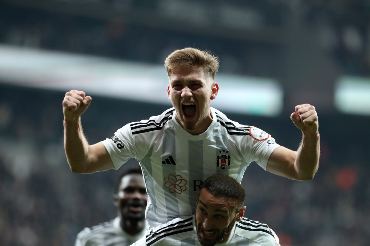 🦅 Beşiktaş'ın genç yıldızı 📊 Bu sezon Trendyol Süper Lig'de; ⚽️ 10 Gol 🅰️ 2 Asist ➡️ transfermarkt.com.tr/s/Vgm