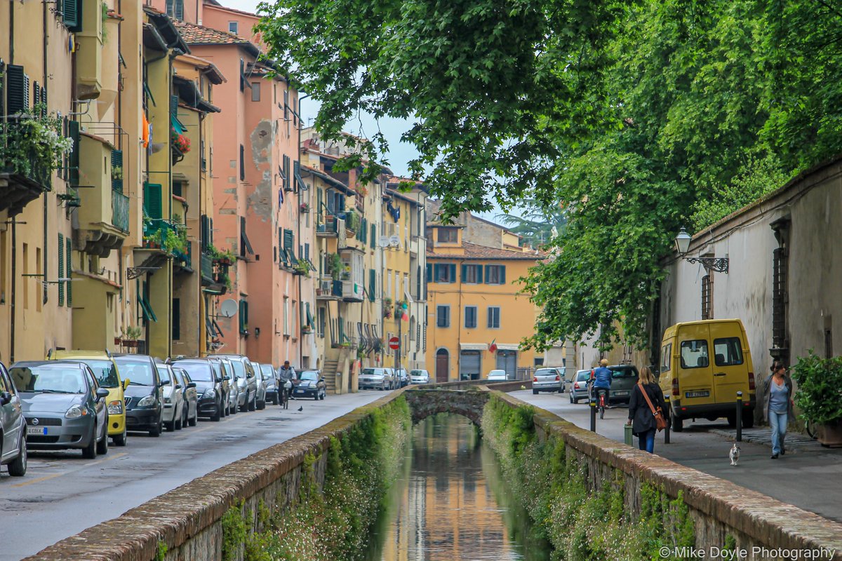 Via del Fosso, Lucca, Tuscany. #Lucca #Tuscany #Toscana #Italy #Italia #landscape #landscapephotography #travel #travelphotography #photo #photography #photooftheday #architecture #architecturephotography #cityphotography