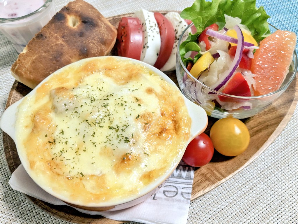 今日は「チーズたっぷりチキンのマカロニグラタン」と「パプリカと新玉ねぎのマリネ」と「トマトとモッツァレラチーズのカプレーゼ」と「いちごのヨーグルト」です。
                                ٩(๑òωó๑)1💧3🔥
ouchisyokudo.com

#ごはん #おうちごはん #夕食