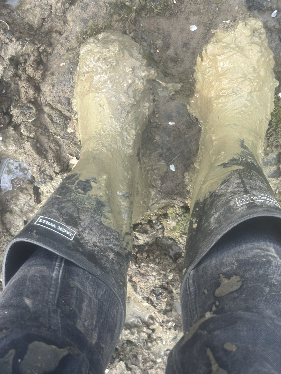 uuf361's tweet image. Quick muddy walk in the Jack Wills #mud #muddy #wellies