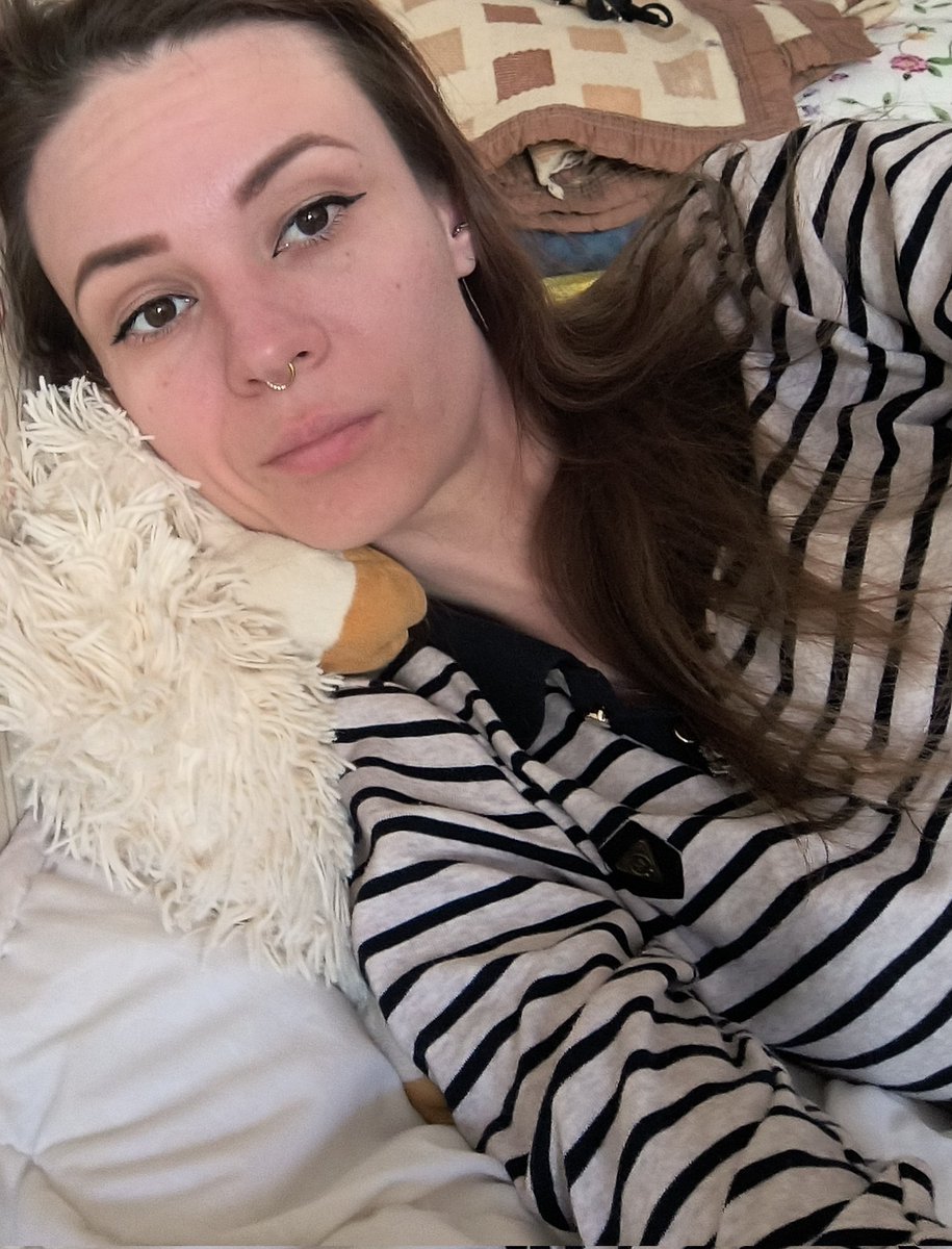 Marysky36's tweet photo. The weekend 🖤 How do you spend your weekends? 😊🌿🍾 https://t.co/uQQWtc5DtJ