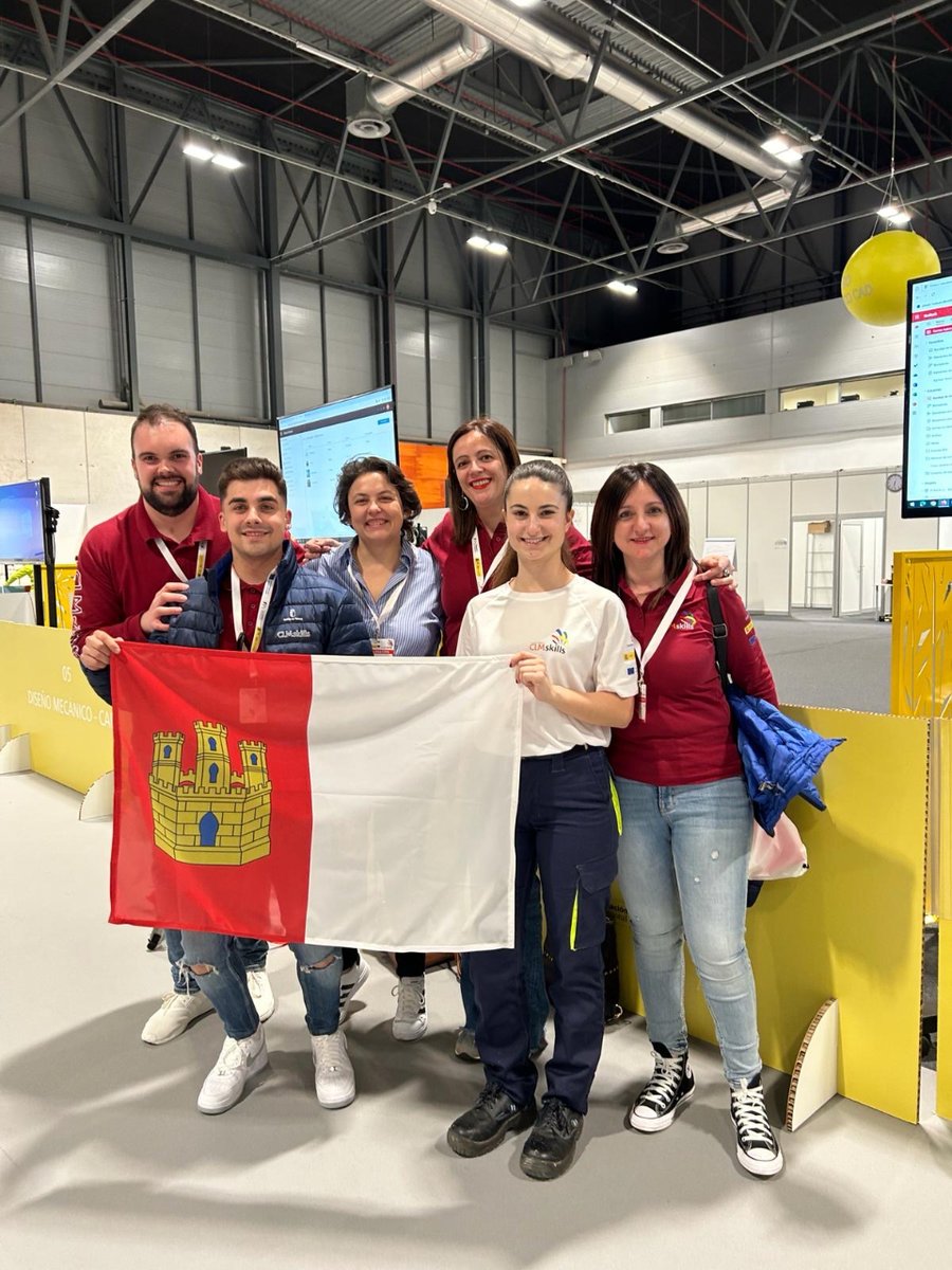 CIFPVirgen's tweet photo. Estamos orgullosos de pertenecer a la Delegación de CLM que ha conseguido 7 medallas en SpainSkills2024 dónde se ha podido demostrar el talento del alumnado y profesorado de nuestra región. Nuestra felicitación a Marcos y Marta por su esfuerzo y dedicación.
¡Sois unos campeones! https://t.co/RdbDiSjHpJ