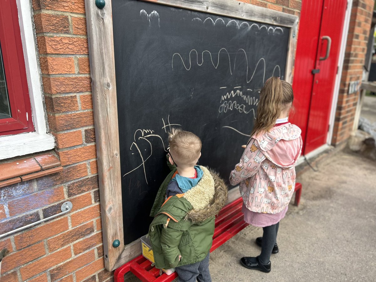 BG_Hedgehogs's tweet photo. Pen disco is such a big part of our early writing. Here children in both nursery @BG_FoxCubs and Reception are practising their careful mark making during continuous provision. It’s amazing to see the progression of pencil grip and the control over their marks #BGWriting 🦔🦊 https://t.co/ujIF7SUoQm