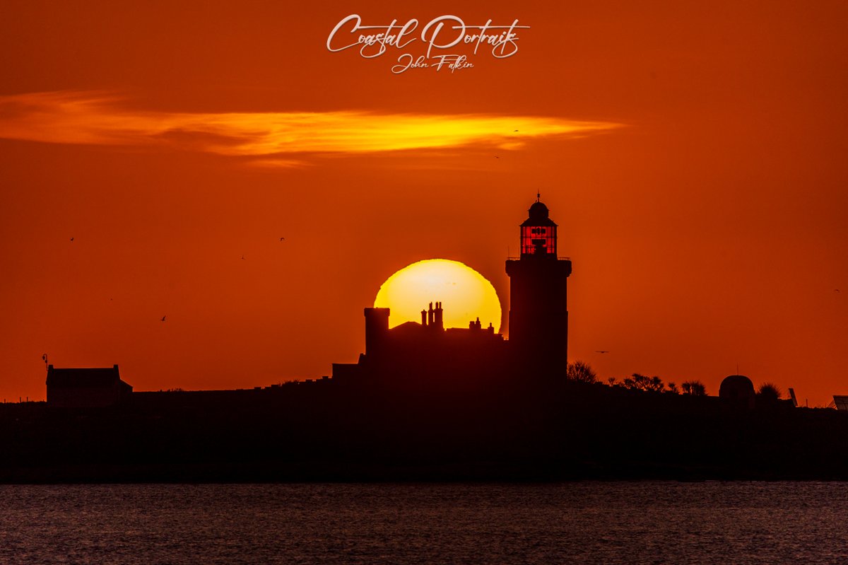 Sunrise behind Coquet Island Lighthouse in Northumberland this morning #StormHour #Sunrise #Photography #Northumberland