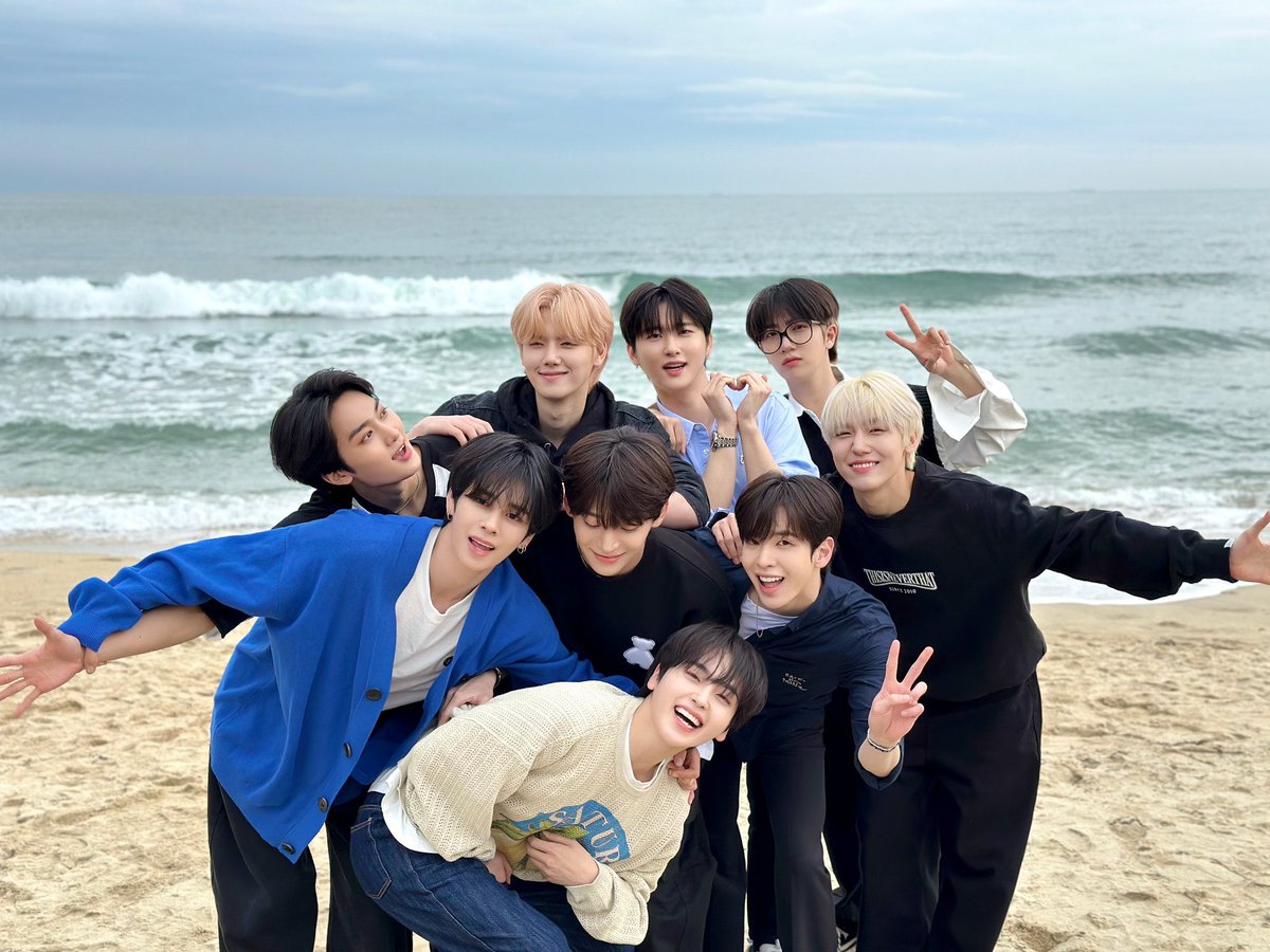 𝗖𝗥𝗔𝗩𝗜𝗧𝗬 𝟰𝘁𝗵 𝗔𝗡𝗡𝗜𝗩𝗘𝗥𝗦𝗔𝗥𝗬 ☆.*°
 
9人の笑顔がこれかもずっと見れますように
#CRAVITY #크래비티
#크래비티가_러비티를_많이_4랑한대요
#러비티와_함께라면_몇_번을_걸어도_좋아