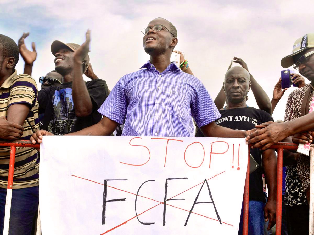 Nath_Yamb's tweet photo. Pendant que les autres jouent aux fous en Europe et en Asie, arrangeons nos pays! Les leaders de l’Alliance des États du Sahel doivent accélérer la sortie du franc cfa et la mise en place des mécanismes de solidarité et d’intégration entre les 3 pays. La fenêtre d’opportunité géopolitique n’est pas infinie! Carpe Diem #StopCFA