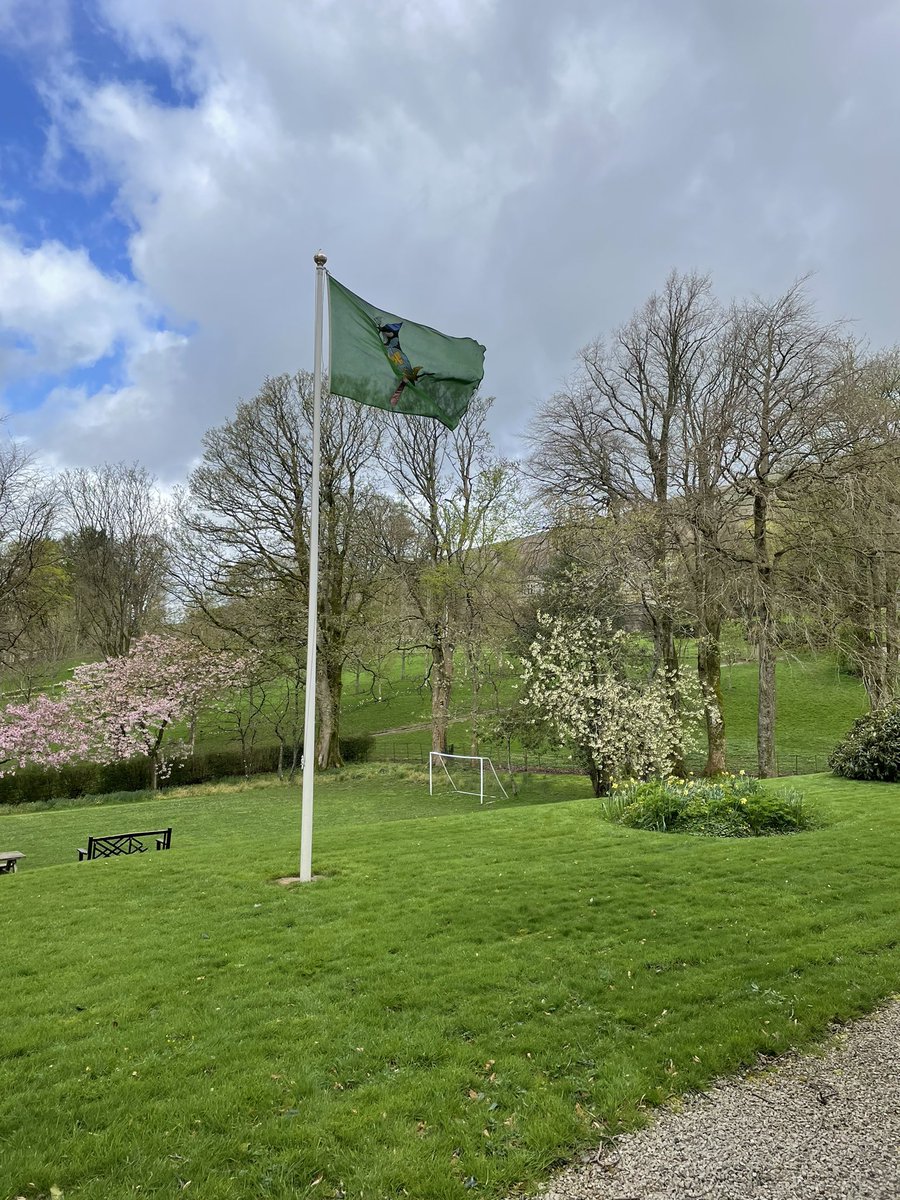 Wishing safe travels to all Hartonians and @SedberghSchool pupils returning for the start of Summer Term.