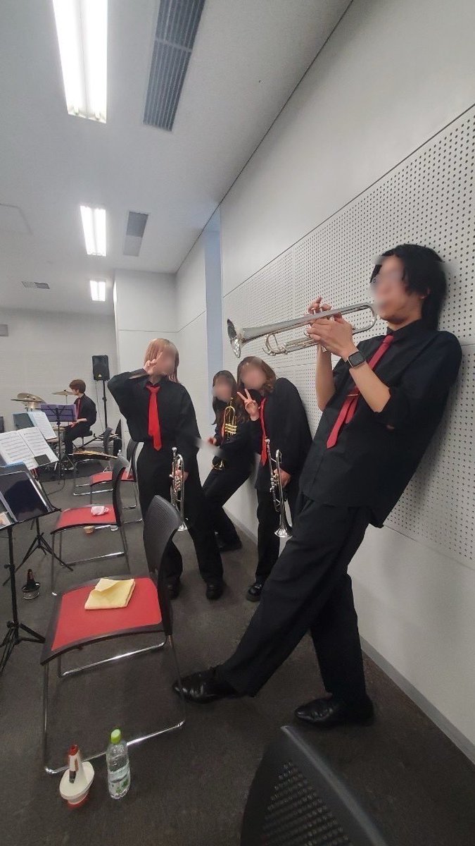 【パート紹介LAST!!】
トランペットパートです！🎺
ジャズ曲の華型を担当しています！
メロディ多くて楽しいです！！😊
パートはみんなとってもなかよし( ◜ᴗ◝ )
よくご飯行ったり、ディズニー行ったりもするんです🐭🏰🫰🏻

高音出せる人大歓迎です🥹
出せなくてもめっちゃ大歓迎です🥹
ぜひきてね！