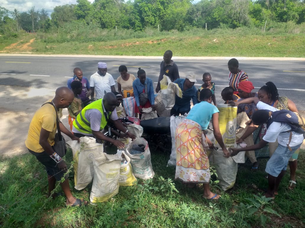 Madaraka003's tweet photo. The future we are worried about today, we might not be part of it. We know this deep bu...🥲 But what's better than being worried.
#OurPlanetOurResponsibility #WhereWeComeFrom #RegisTree
@vitoafrica1 @kyom003 https://t.co/xO5GeZ2uf5